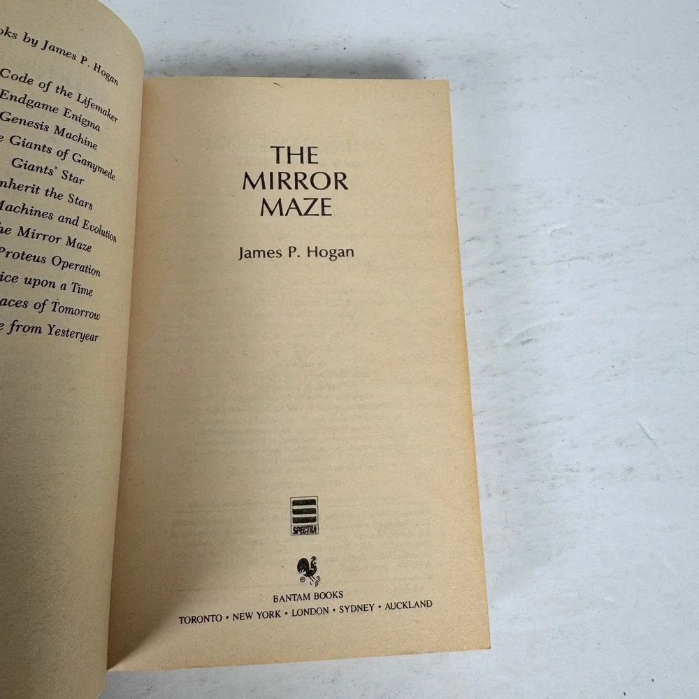 The Mirror Maze James P. Hogan 1989 First Edition Sci-Fi Thriller Bantam Spectra